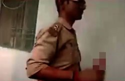 प्रयागराज: थाने में बीयर पी रहे दारोगा का वीडियो वायरल, SSP ने किया निलंबित