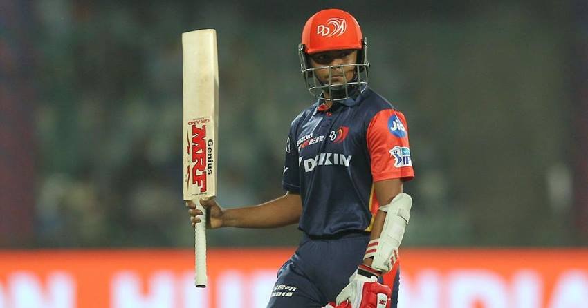 पृथ्वी शॉ खेलते वक़्त अपने स्कोर जानना पसन्द नहीं करते। दरअसल 14 साल की उम्र में उन्होंने क्रिकेट खेलते वक़्त 546 रन की वर्ल्ड रिकॉर्ड बनाने वाली पारी खेली थी। उस समय उन्होंने अपने दोस्तों से कहा कि पृथ्वी शॉ को उनके रन न बताए जाए और उसी दिन उन्होंने रिकॉर्ड स्कोर बनाया। जब से पृथ्वी शॉ को यह विश्वास हो गया कि वह अपने स्कोर जाने बिना ज्यादा अच्छे से खेल पाते हैं।