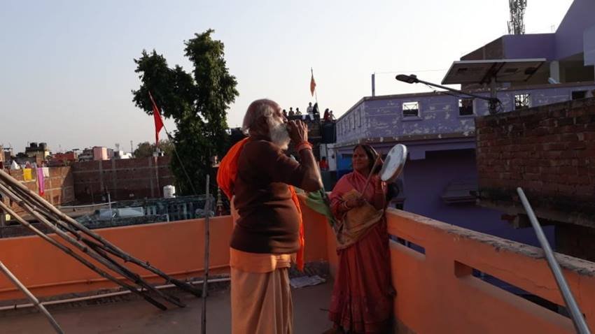 जवाहर प्रसाद का कहना है कि जब तक देश से कोरोना पूरी तरह खत्म नहीं हो जाता तब तक वह नंगे पांव ही रहेंगे।