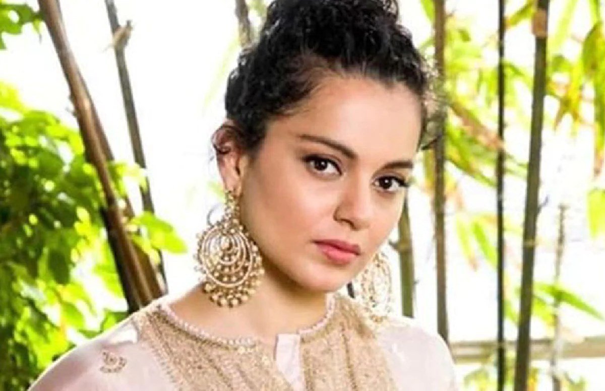 ऑफिस पर जेसीबी चलाए जाने को लेकर कंगना ने उद्धव ठाकरे पर भी जबरदस्त हमला बोला था।