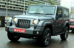 नई Mahindra Thar को सड़क पर देख Lamborghini के मालिक ने रोका! आनंद महिंद्रा ने VIDEO शेयर कर दिया यह रिएक्शन