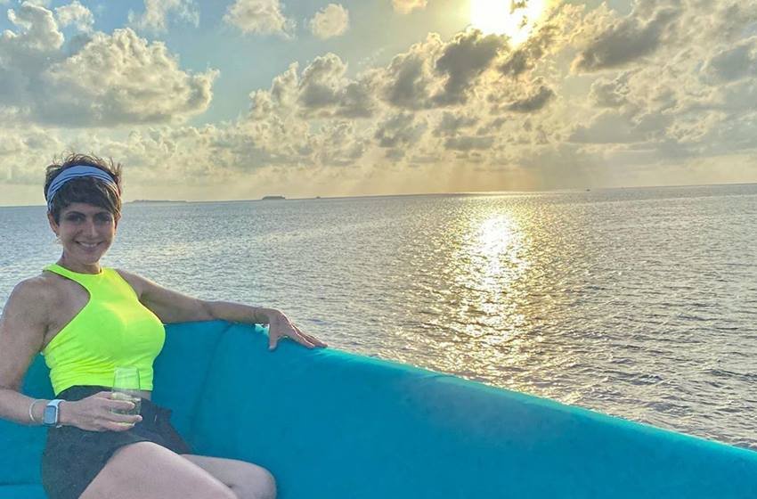 फैंस की कहना है कि मंदिरा लंबे बालों में और भी ज्यादा खूबसूरत लगती हैं। (All Photos: Mandira Bedi Instagram)