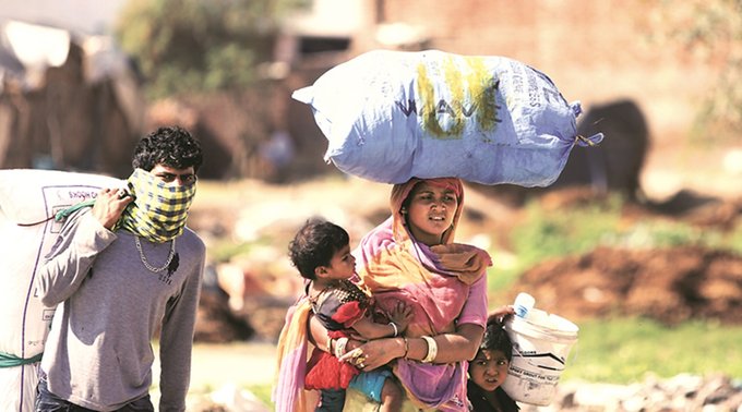 फेक न्यूज के चलते हुआ था लॉकडाउन में मजदूरों का पलायन, गरीबों में बैठ गया था डर: गृह मंत्रालय