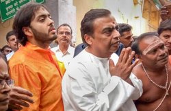 काफी धार्मिक हैं देश के सबसे अमीर शख्स मुकेश अंबानी, 24 घंटे में तीन मंदिरों में जाकर टेका था मत्था
