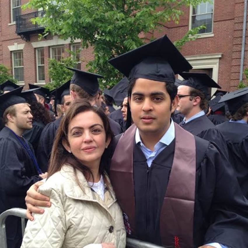 Mukesh ambani Eductaion, Mukesh ambani love story