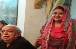 शायर मुनव्वर राणा की बेटियां नजरबंद! CM योगी के आवास के पास प्रदर्शन की थी तैयारी, घर के बाहर पुलिस तैनात