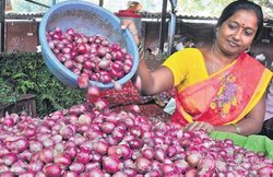 देश में फिर हुई प्याज की किल्लत, महंगाई के संकट से बचने के लिए मोदी सरकार ने निकाला यह रास्ता