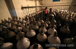 कोरोना के कहर के बीच पुणे में 12 ऑक्सीजन सिलिंडर ले उड़े चोर, पुलिस जुटी जांच में