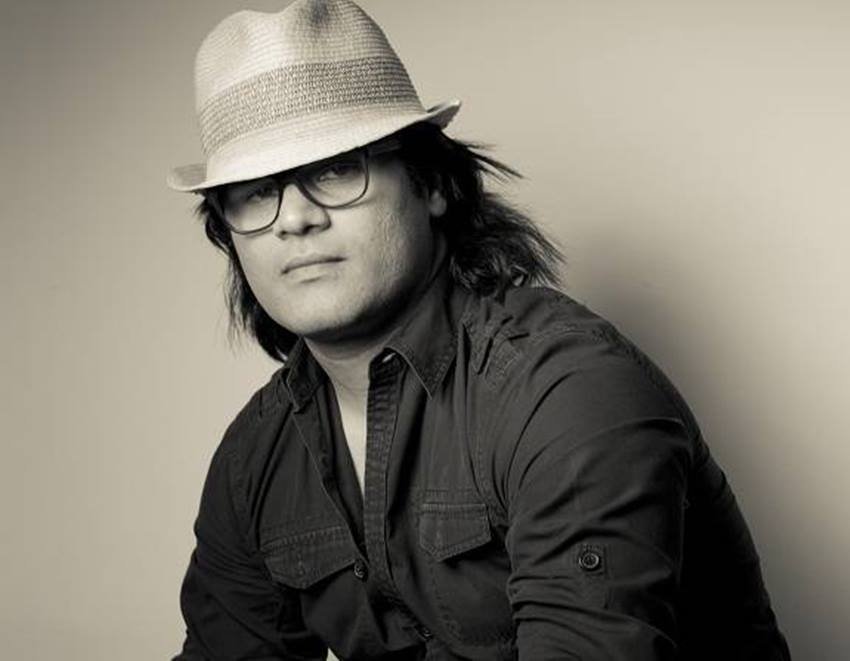 सैम के करियर की बात करें तो वह VMLY&R नाम की मार्केटिंग कम्युनिकेशन कंपनी में रीजनल एग्जीक्युटिव डायरेक्टर के तौर पर काम कर रहे हैं।