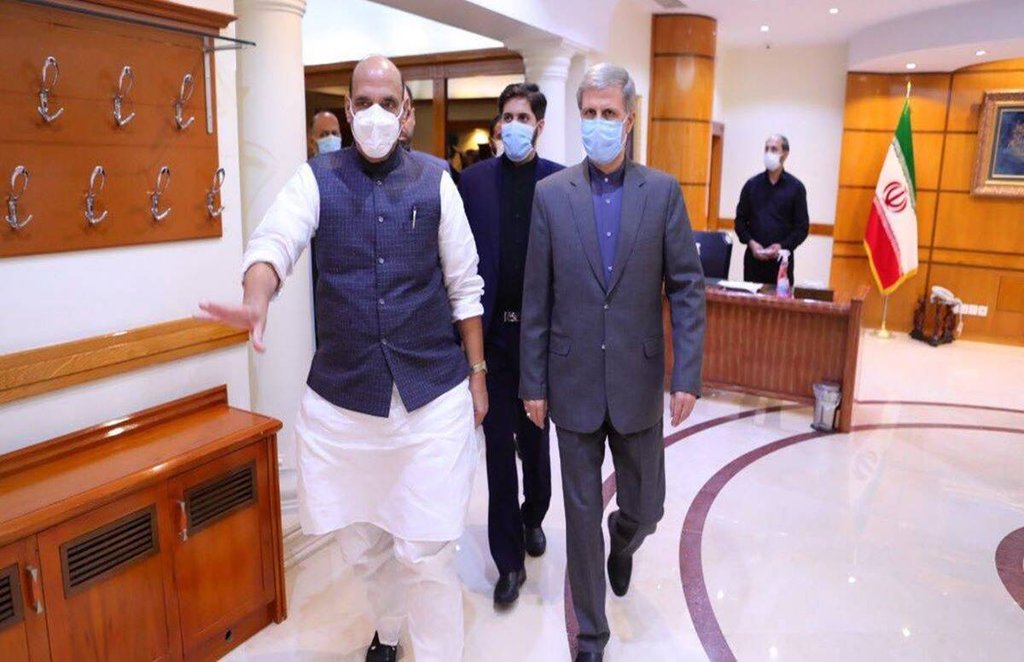 रूस में एससीओ की बैठक के बाद रक्षा मंत्री राजनाथ सिंह अचानक ईरान की राजधानी तेहरान पहुंच गए। 