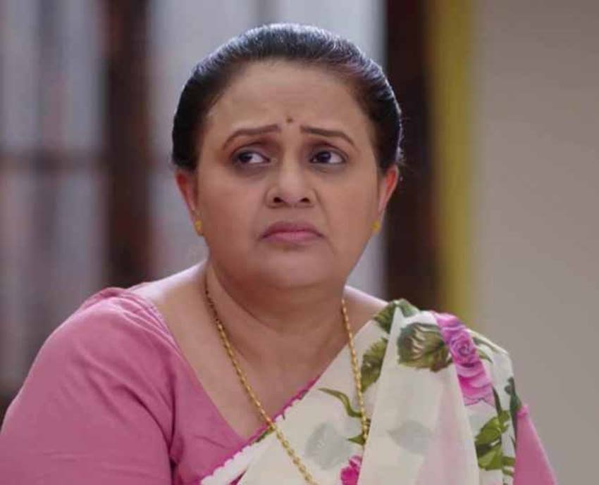 टीवी सीरियल 'साथ निभाना साथिया' में वंदना विठलानी राशि की मां उर्मिला के किरदार में नज़र आई थीं। शो में उन्हें राशि के साथ मिलकर साजिश करते देखा जाता था। कोकिलाबेन और उर्मिला की टकरार दर्शकों को काफी पसंद थी। वंदना विठलानी ने साथ निभाना साथिया में पूरे 7 साल तक काम किया। इस शो के बाद उन्हें 'ससुराल सिमर का' और 'हमारी बहू सिल्क' में देखा गया।