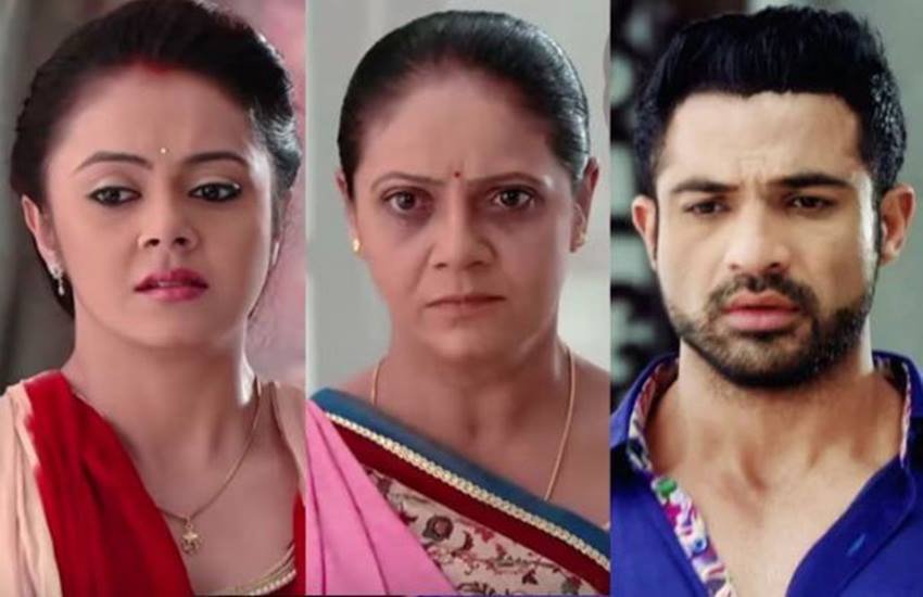 Rasode Me Kaun Tha: 'कूकर में से चने निकाल दिए और खाली कूकर गैस पर चढ़ा दिया', ये मीम इस वक्त इंटरनेट पर छाया हुआ है। लोकप्रिय टीवी सीरियल साथ निभाना साथिया (Sath Nibhana Sathiya) की कोकिलाबेन और गोपी बहू के 'रसोड़े में कौन था?' वीडियो वायरल होने के बाद, अब शो के मेकर्स 'साथ निभाना साथिया 2' को लाने की पूरी तैयारी कर चुके हैं। बता दें कि 'साथ निभाना साथिया' का पहला एपिसोड 3 मई 2010 को टेलीकास्ट हुआ और 23 जुलाई 2017 को इसका आखिरी एपिसोड टीवी पर टेलीकास्ट हुआ था। आइए जानते हैं अब कहां हैं और क्या करते हैं इस सीरियल के कलाकार। (All Photos: Social Media)