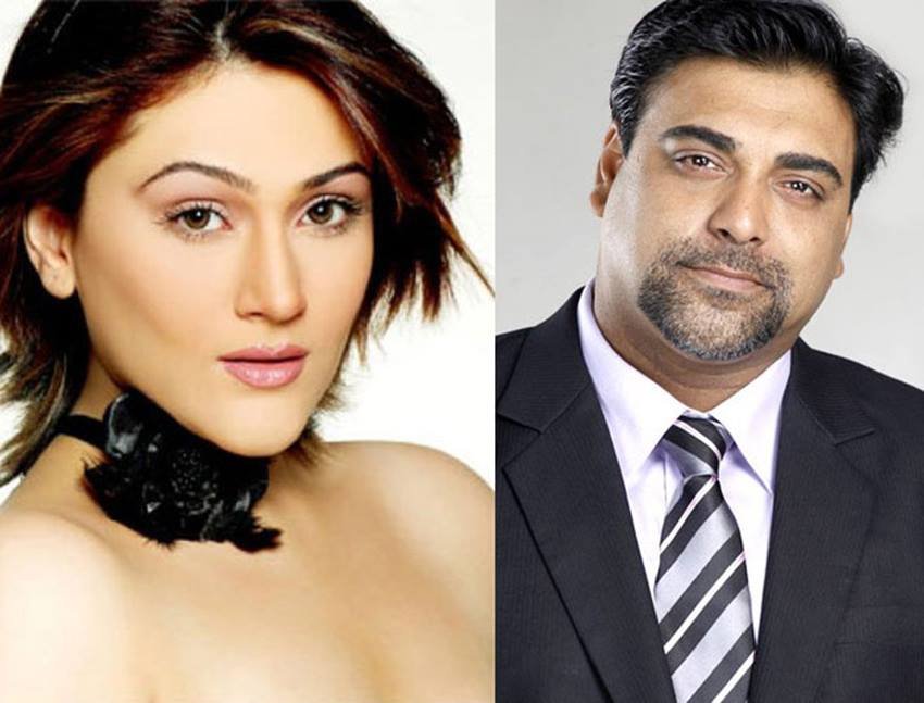 एकता कपूर के शो बड़े अच्छे लगते हैं में बाप बेटी के रूप में राम कपूर औऱ ईशा ग्रोवर नजर आए थे। रियल लाइफ में दोनों के अफेयर की चर्चा थी। हालांकि दोनों ने एक दूसरे को डेट करने की बातों को गलत बताया था।