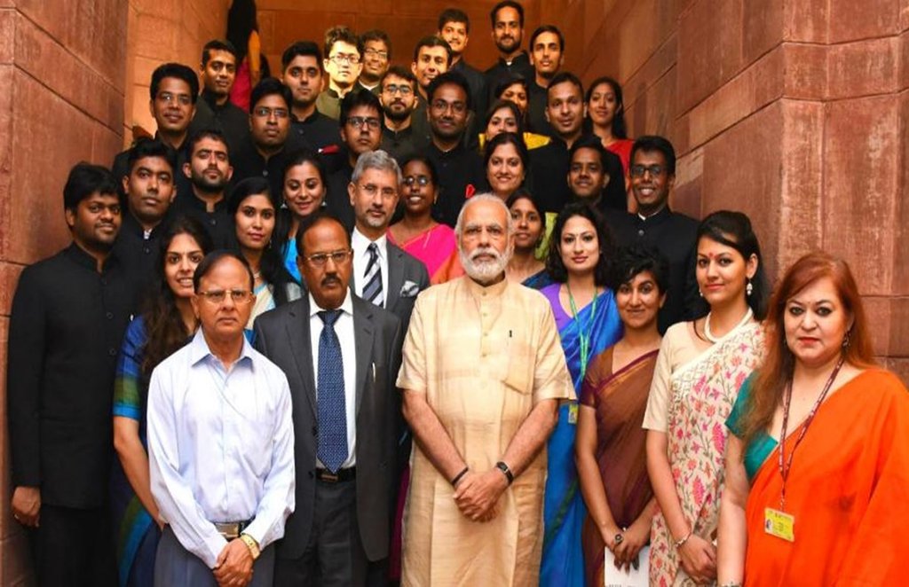 भाजपा की अगुआई वाली राजग सरकार अपने पिछले कार्यकाल से ही सरकारी दफ्तरों के कामकाज में सुधार लाने के प्रयास करती रही है। 