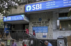 भारतीय स्टेट बैंक 30,000 से ज्यादा कर्मचारियों को वीआरएस देने की तैयारी में, लागत कम करने के लिए शुरू होगी स्कीम