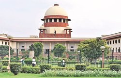 टेलिकॉम कंपनियों को एजीआर बकाया चुकाने के लिए सुप्रीम कोर्ट ने दिया 10 साल का वक्त, सालाना चुकानी होगी किस्त