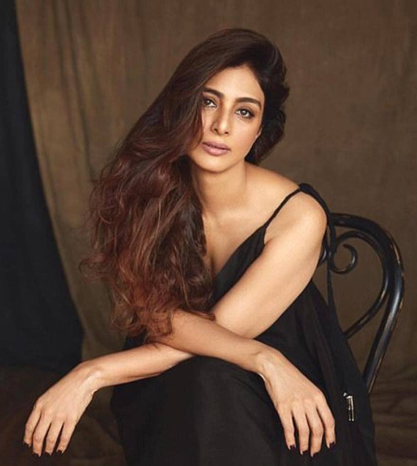 बॉलीवुड की मशहूर अदाकारा तब्बू के फैन्स उन्हें तब्बू नाम से ही जानते हैं लेकिन उनका पूरा नाम तबस्सुम फातिमा हाशमी है। इंडस्ट्री में आने से पहले ही उन्होंने अपने नाम में बदलाव कर लिया था।