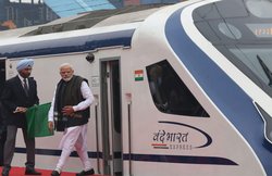 वंदे भारत एक्सप्रेस के तैयार होंगे 44 नए सेट, सिर्फ भारतीय कंपनियों को मिलेगा बोली लगाने का मौका
