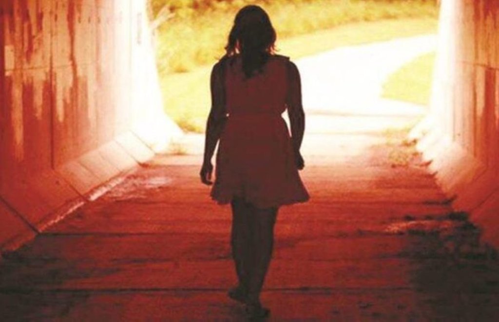 gangster, woman gangster, woman