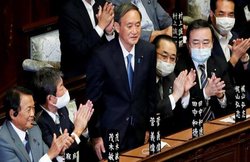 योशिहिदे सुगा बने जापान के नए प्रधानमंत्री, शिंजो आबे के कहे जाते हैं दाएं हाथ, लागू किया था ‘आबेनॉमिक्स’