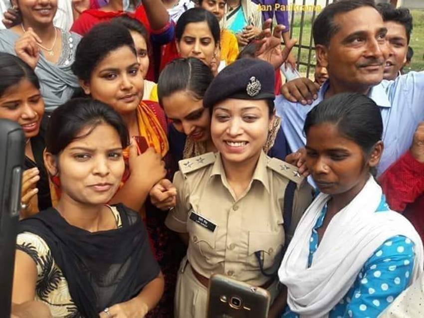 लिपि सिंह का नाम सिर्फ बिहार की ही नहीं बल्कि देश की चुनिंदा तेज तर्रार महिला आईपीएस में शुमार है।