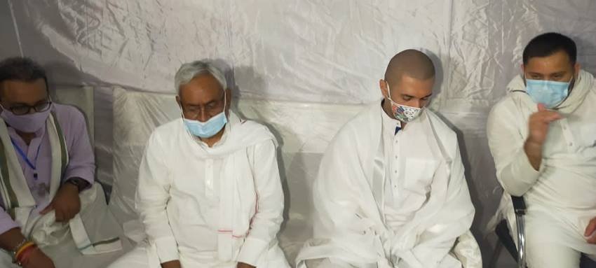 चिराग पासवान ने बिहार के डिप्टी सीएम सुशील मोदी को भी निमंत्रण भेजा था। हालांकि सुशील मोदी ने खराब सेहत का हवाला देते हुए आने में असमर्थता जताई।