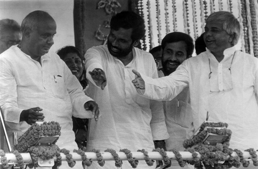 राम विलास पासवान ने साल 2000 में लोक जनशक्ति पार्टी का गठन किया। राम विलास पासवान पार्टी के अध्यक्ष बने और लंबे अरसे तक रहे।