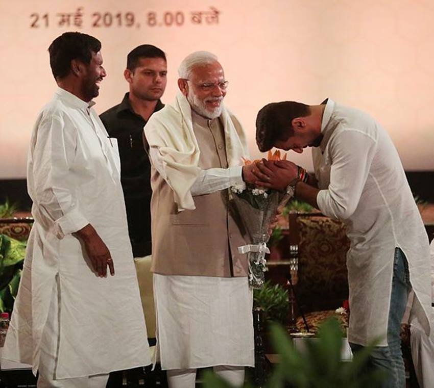 पासवान पिछले 29 सालों में करीब हर प्रधानमंत्री के साथ काम कर चुके हैं। नरसिम्हा राव की कैबिनेट में वह नहीं थे।