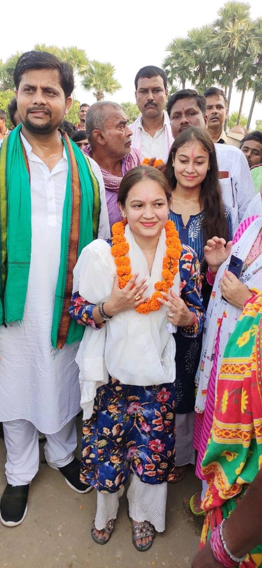 दिव्या प्रकाश को तारापुर विधानसभा सीट से टिकट मिला है। वह जनसंपर्क में जोर-शोर से लग गई हैं।