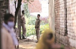 Hathras Gangrape Case: आरोपी का दावा- दलित पीड़िता थी ‘दोस्त’, फोन पर होती थी बात; परिजन ने कहा- ये लांछन लगाने का प्रयास