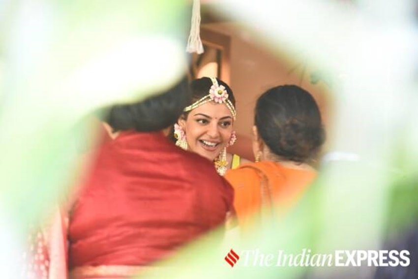 काजल की हल्दी सेरेमनी मुंबई में ही आयोजित हुई। इस फंक्शन में घर के लोग और करीबी शामिल हुए।