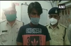 मध्य प्रदेश: पत्नी से शरीरीक संबंध बनाते वक्त APP पर Live Streaming दिखा कमाता था पैसे, पुलिस ने दबोचा