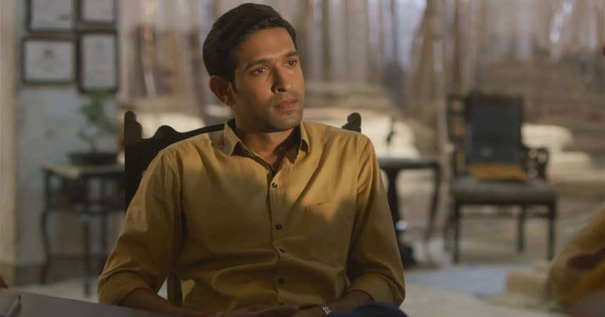 मिर्जापुर के बबलू पंडित विक्रांत मैसी की कुल संपत्ति 8 करोड़ रुपये के क़रीब है।