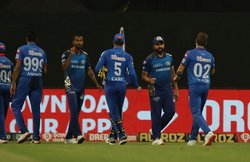 रोमांचक हुई टॉप-4 में पहुंचने की होड़, जानिए पर्पल और ऑरेंज कैप की रेस में कौन आगे