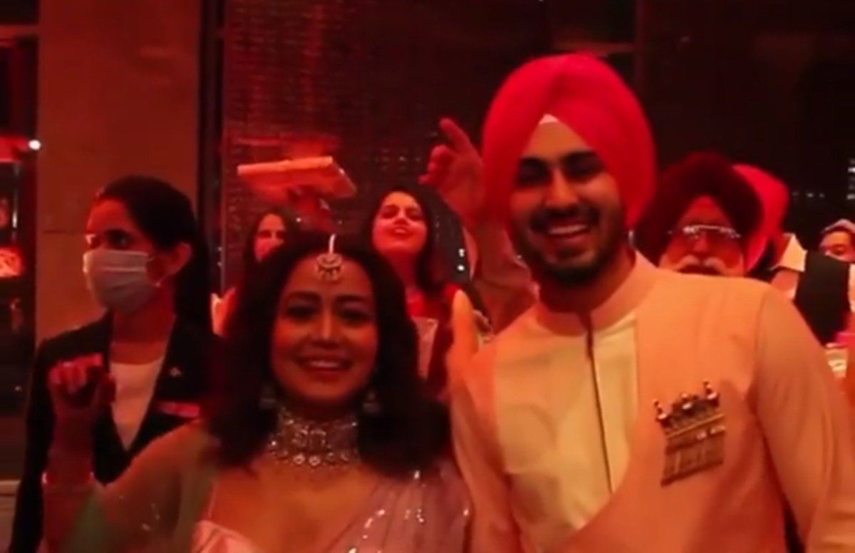 Neha Kakkar, Neha Kakkar 75K Mehndi lehenga, Anushka Sharma Bridal Lehanga,