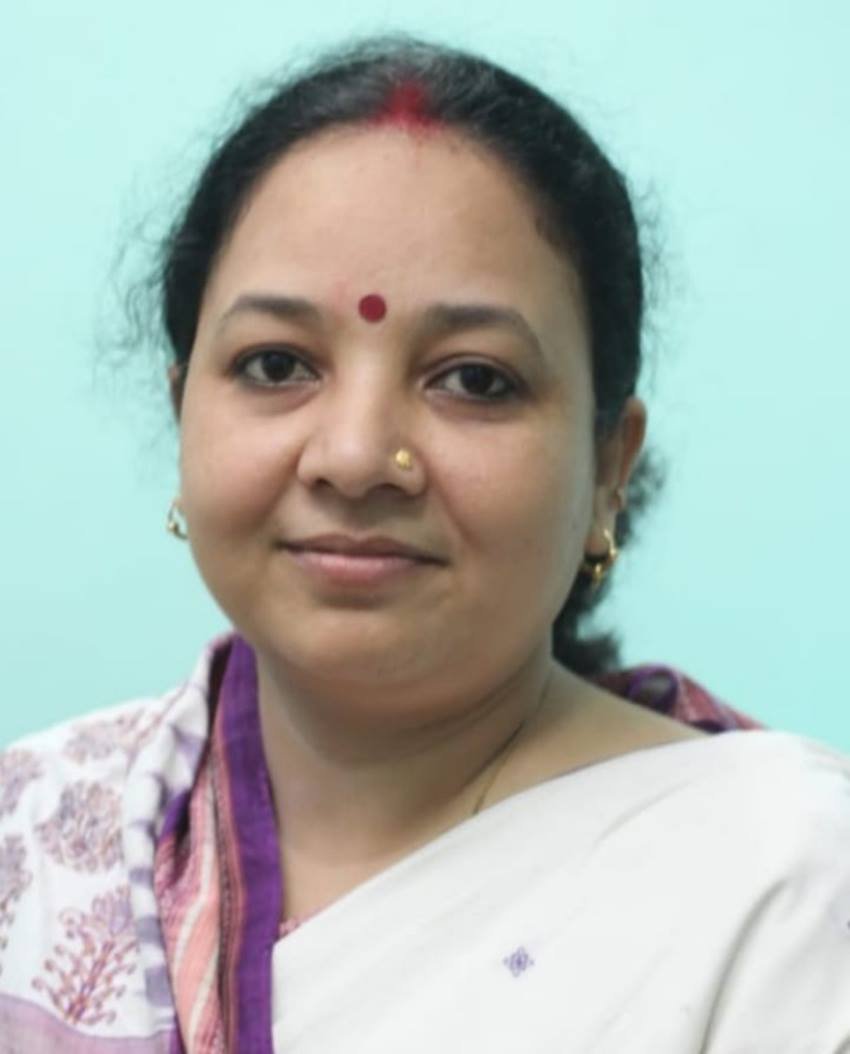 डॉक्टर निक्की हेम्ब्रम वरिष्ठ बीजेपी नेता सोने लाल हेंब्रम की बहू हैं। निक्की को बीजेपी ने कटोरिया विधानसभा सीट से अपना उम्मीदवार बनाया है।