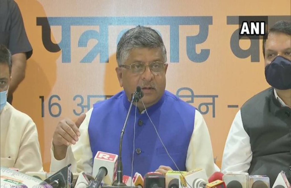 पटना में शुक्रवार को एनडीए की रिपोर्ट कार्ड जारी करते हुए केंद्रीय मंत्री रविशंकर प्रसाद। पटना में शुक्रवार को एनडीए की रिपोर्ट कार्ड जारी करते हुए केंद्रीय मंत्री रविशंकर प्रसाद।