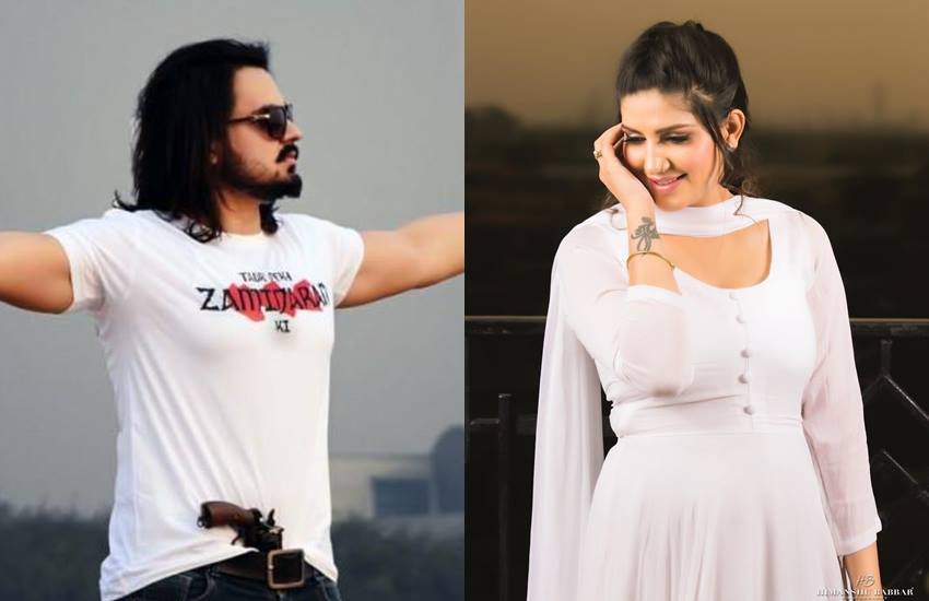 Sapna Choudhary: हरियाणवी सिंगर और डांसर सपना चौधरी मां बन गई हैं। सपना चौधरी के पति ने ये खुशखबरी फैंस के साथ शेयर की है। सपना चौधरी के मां बनने से फैंस सरप्राइज्ड हैं। दरअसल सपना चौधरी ने ना सिर्फ अपनी प्रेग्नेंसी बल्कि शादी की बात भी छिपा कर रखी थी। सपना चौधरी के शादी की चर्चा तो थी लेकिन जानकारी पुष्ट नहीं थी: