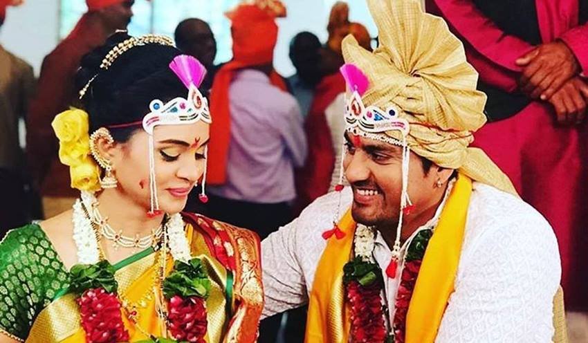 खुशबू के निजी जीवन की बात करें तो उन्होंने मराठी अभिनेता संग्राम साल्वी से शादी की है। दोनों ने साल 2018 में लव मैरिज की थी।