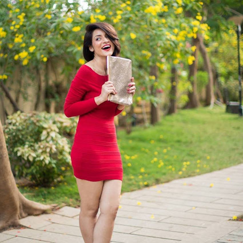 सिंपल कौल शरारत सीरियल में करणवीर वोहरा के साथ दिखी थीं। वहीं से दोनों बहुत अच्छे दोस्त भी बन गए। बिग बॉस में जब करणवीर कंटेस्टेंट थे तब कई बार सलमान से उन्हें झाड़ भी पड़ी थी। अपने दोस्त के लिए सिंपल ने सोशल मीडिया में सलमान खान की खूब आलोचना की थी। Photos: Simple Kaul Instagram