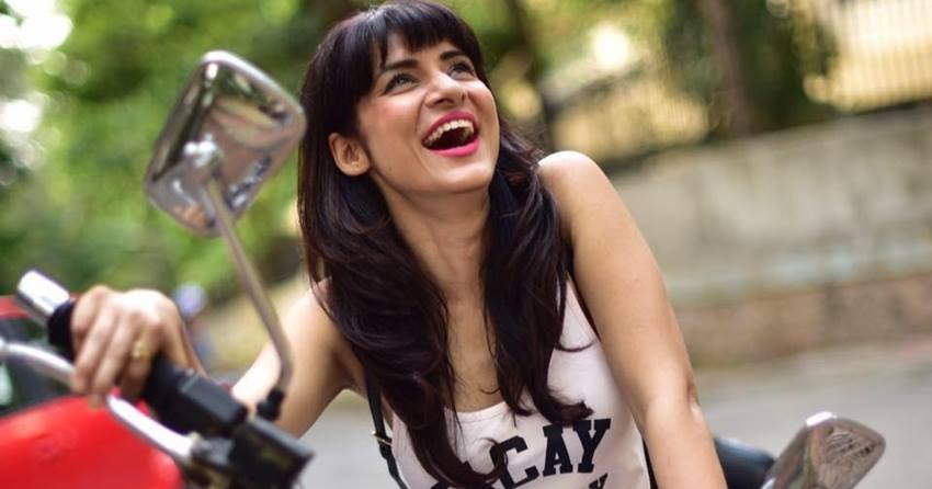 दर्शकों के बीच सिंपल कौल अपने किरदारों के लिए काफी फेमस हैं। सोशल मीडिया में भी उन्हें लाखों लोग फॉलो करते हैं।