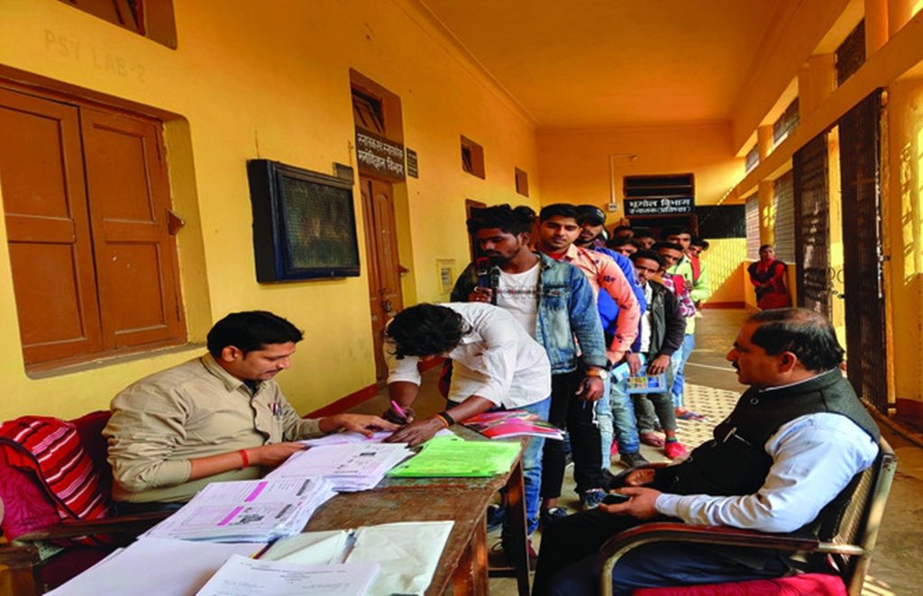 Bihar election, TV debate on News18 india, prateek trivedi, education in bihar, karni sena, JDU leader, Bihar election, TV debate on News18 india, prateek trivedi, education in bihar, karni sena, JDU leader,