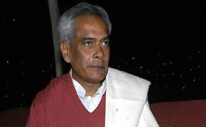 बाहुबली और पूर्व सांसद प्रभुनाथ सिंह जेल में हैं। उनके बेटे रणधीर सिंह को राजद ने छपरा विधानसभा से टिकट दिया है। बेटे को पिता के नाम पर काफी वोट मिलने की संभावना है।