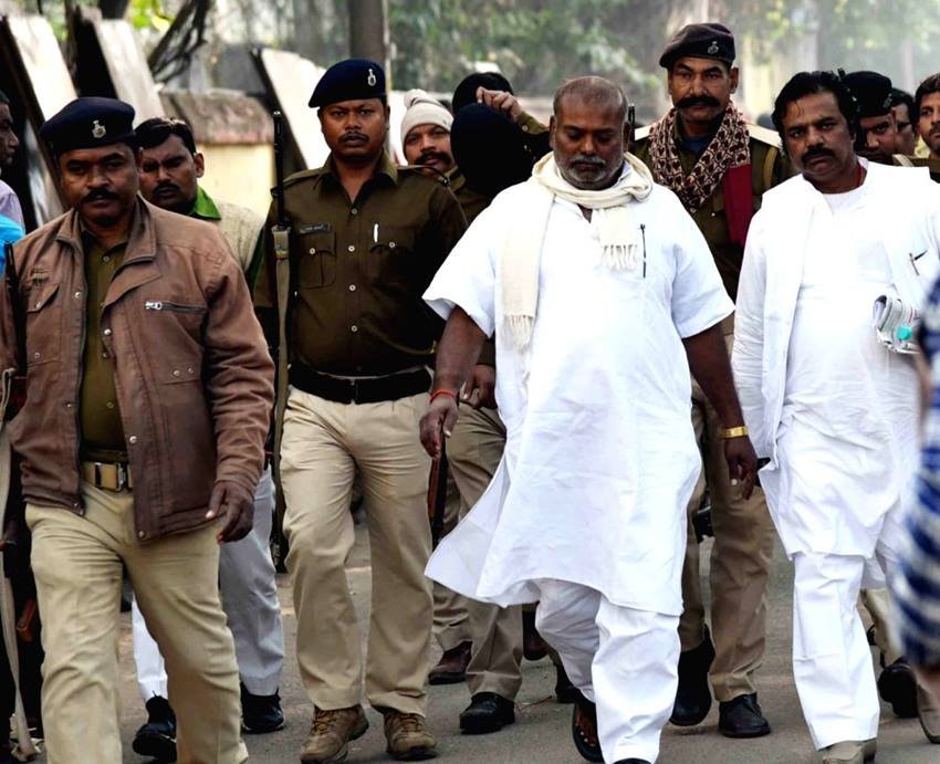 नाबालिग से रेप के आरोप में जेल में बंद बाहुबली राजवल्लभ यादव की पत्नी नवादा विधानसभा सीट से चुनाव लड़ रही हैं। यहीं से उनके पति भी विधायक रह चुके हैं।