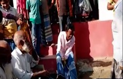 Bihar Election 2020: चुनाव के बीच महिला के साथ आपत्तिजनक हालत में पकड़े गए BJP नेता, भीड़ ने बांध कर पीटा