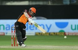 SRH vs DC: बर्थडे बॉय डेविड वॉर्नर ने 25 गेंद में ठोका अर्धशतक, कगिसो रबाडा को जमकर धोया; बनाया अनोखा रिकॉर्ड
