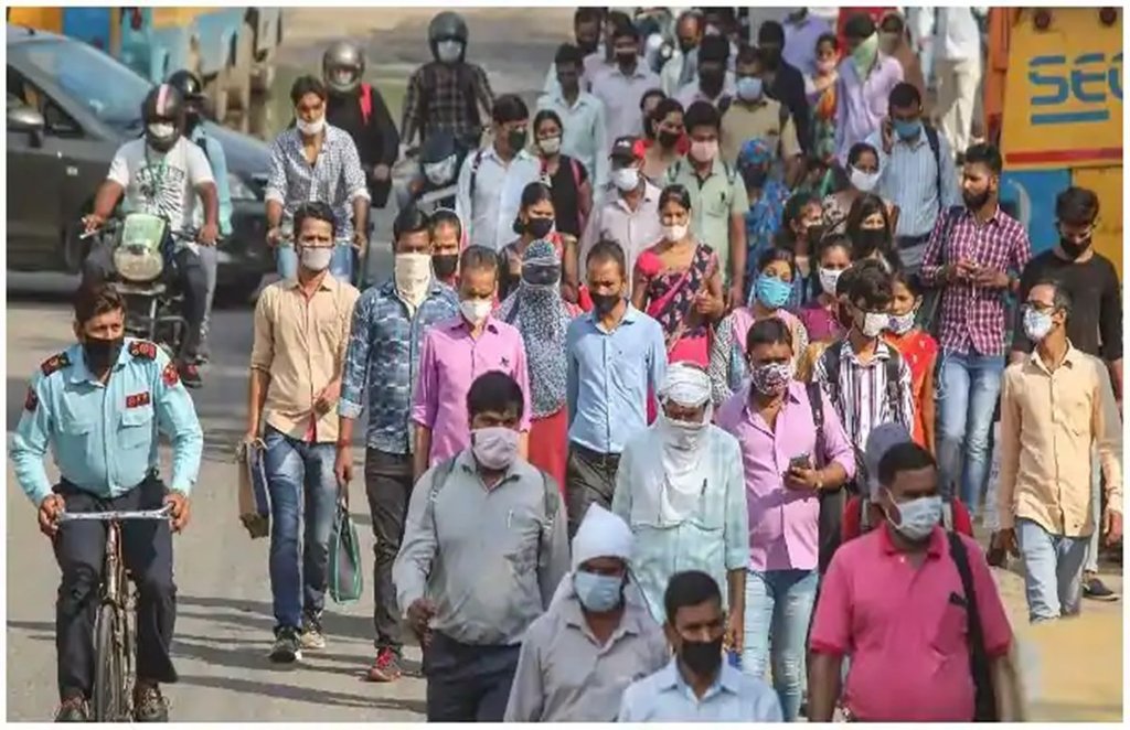 15 दिनों में 2581 चालान काटे गए और 54 हजार लोग हिरासत में लिए गए।