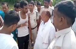 Bihar Election 2020: ‘कोई काम नहीं किया निकलिये यहां से नहीं तो…’ चुनाव प्रचार करने गए JDU विधायक को जनता ने खरी-खोटी सुना उल्टे-पांव लौटाया; VIDEO