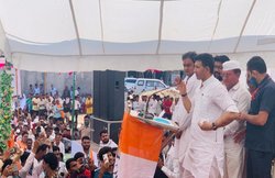 मुकेश अंबानी, रतन टाटा को यूं फोन लगाते हैं कमलनाथ…शिवराज तो पैरों की धूल भी नहीं, चुनावी सभा में बोले कांग्रेस विधायक जीतू पटवारी