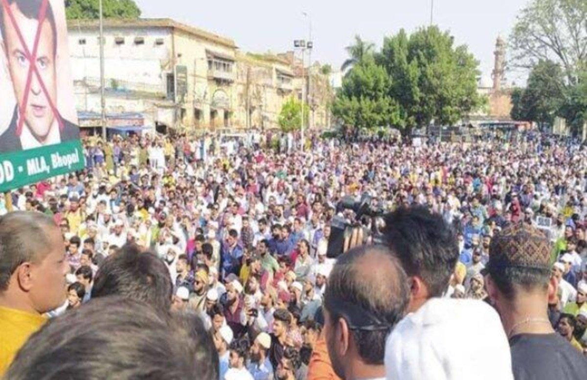 french president protests, aaj tak debate show, rohit sardana